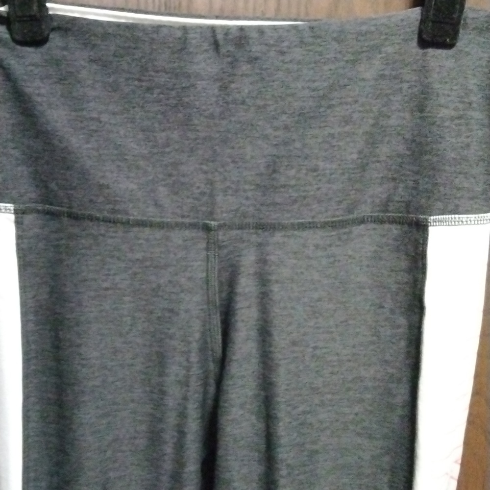PINK Ultimate Cut Out Style Leggings - Picture 3 of 7